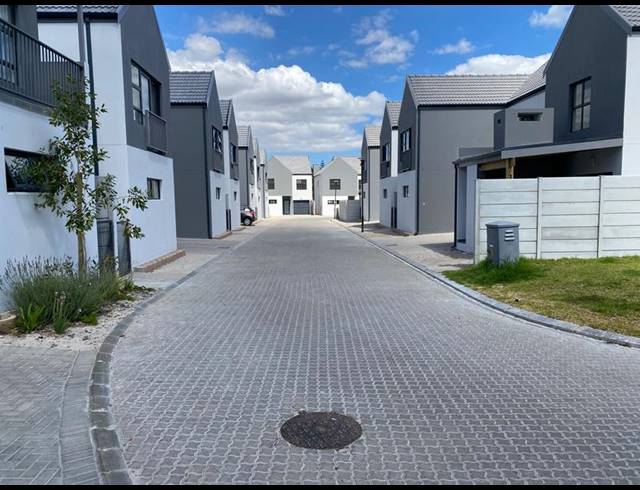 3 BEDROOM DUPLEX FOR SALE IN SILVER OAKS